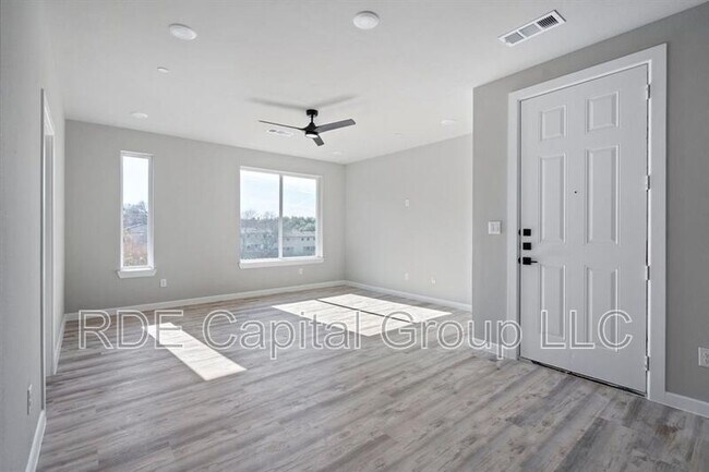 Building Photo - 948 S Corinth St Rd