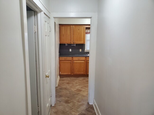 Building Photo - 705 N Boulevard