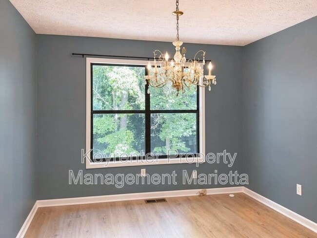 Building Photo - 5088 Ravenwood Dr NE