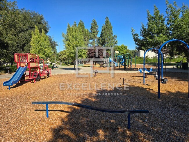 Building Photo - 3/2.5 Home + Office with 2219SF of Beautif...
