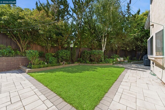 Building Photo - 601 Ambience Way