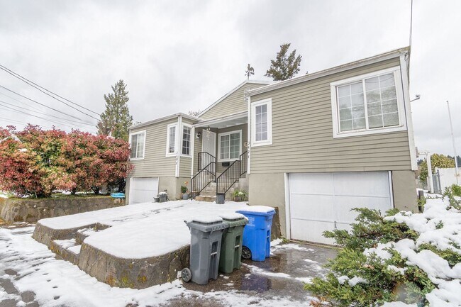 Building Photo - 3424 NE 79th Ave