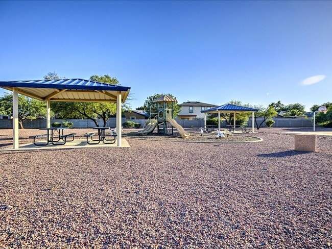 Building Photo - Modern 2-Story Home with Spacious Layout &...