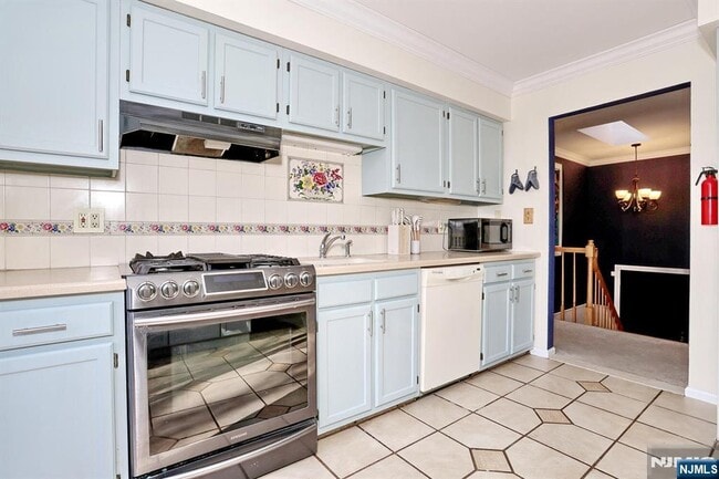 Building Photo - 173 Willowdale Ave