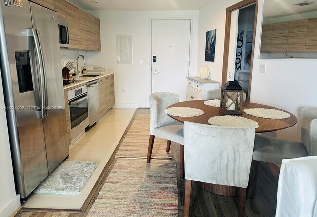 Building Photo - 121 NE 34th St