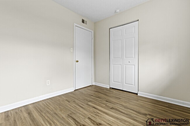 Building Photo - 3966 Northampton Dr