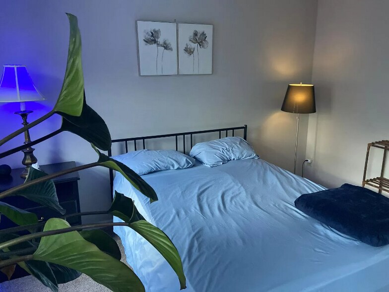 Building Photo - 1059 W Barre St