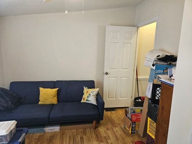 Building Photo - 3 Bedroom, 2 bath home located in Sneads Ferry