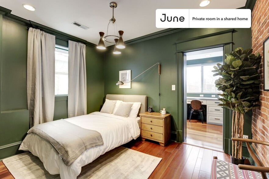 Primary Photo - Private bedroom in 4 bed/3 bath Home