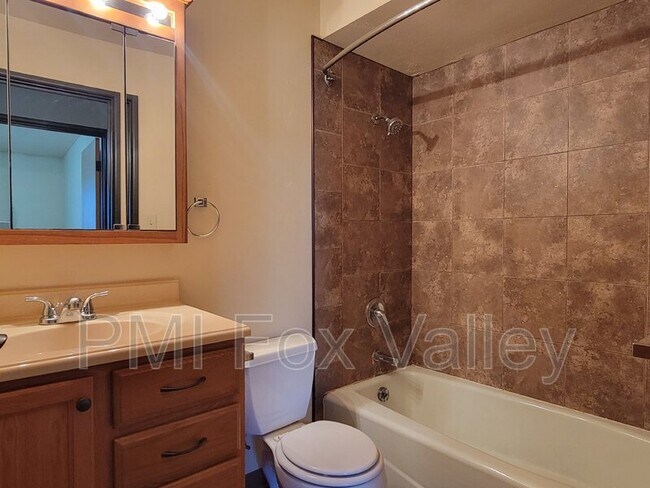 Building Photo - 104 Sycamore Dr