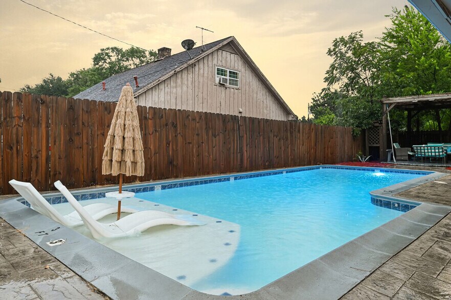 Building Photo - 8218 Concho St