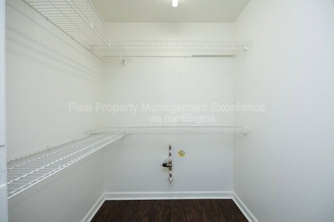 Building Photo - 521 Renshaw Ct