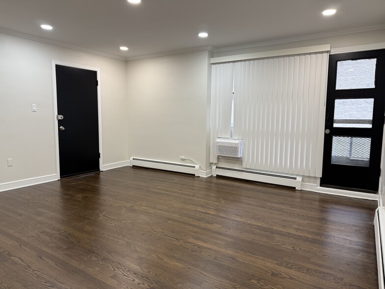 Building Photo - 2431 N 76th Ct