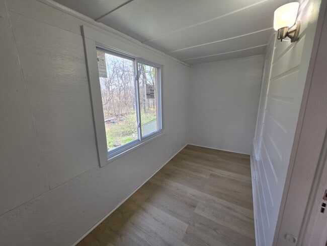 Building Photo - Beautiful Waterside 3 bedroom Single-Family Home - Catskill, NY