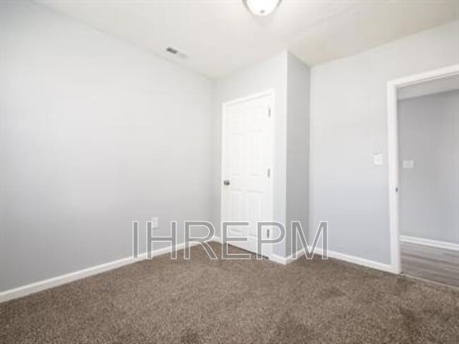 Building Photo - 235 Southard Dr
