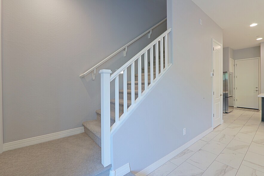 Building Photo - 7350 E Vista Bonita Dr