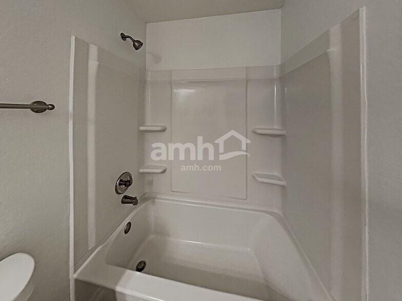 Building Photo - 135 Bass Ln