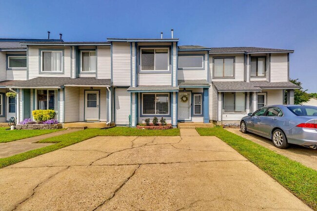 Building Photo - 749 Quesnel Dr