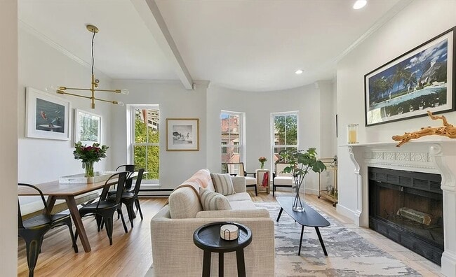 Building Photo - Elegant & Spacious Unit for Rent