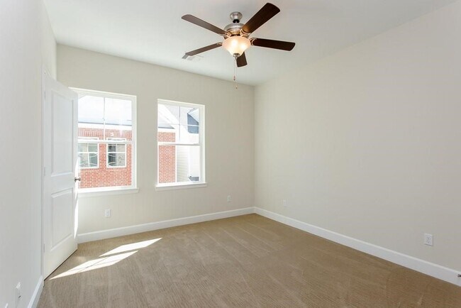 Building Photo - 5010 Ella Blvd