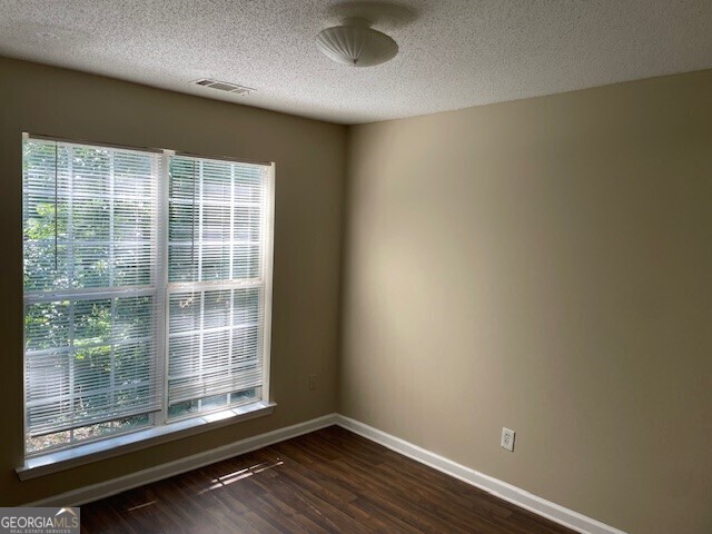 Building Photo - 10564 Village Landing