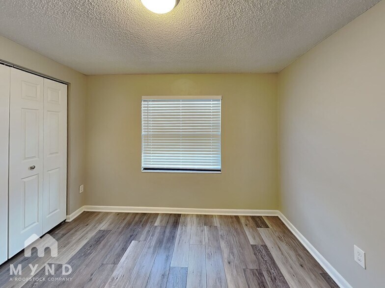 Building Photo - 10983 Witchaven St