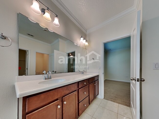 Building Photo - 16176 Magnolia Grove Way