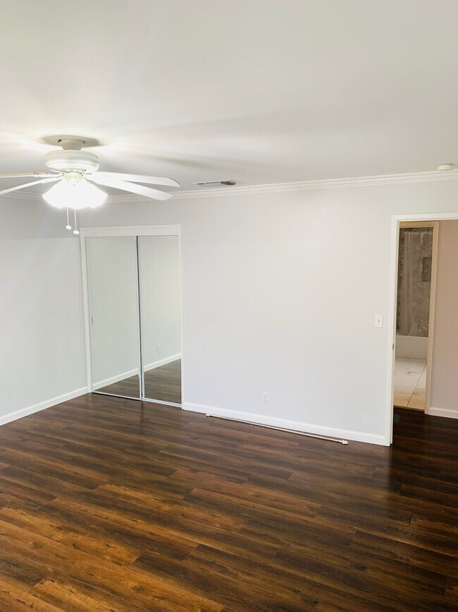 Building Photo - 920 Linwood St