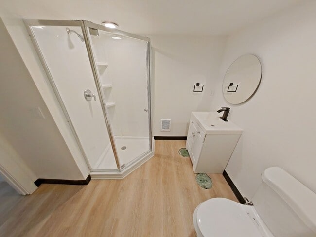 Building Photo - Remodeled 5 bedroom Campus House