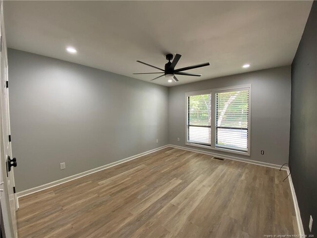 Building Photo - 517 Apple Ln
