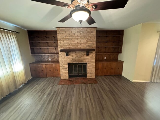 Building Photo - 550 E N 19th St