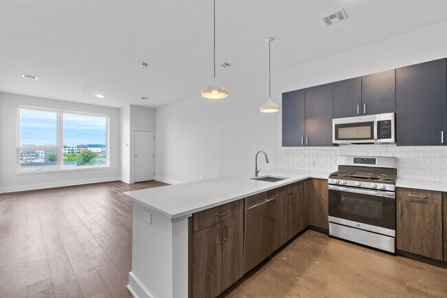 Building Photo - 260 Ave E