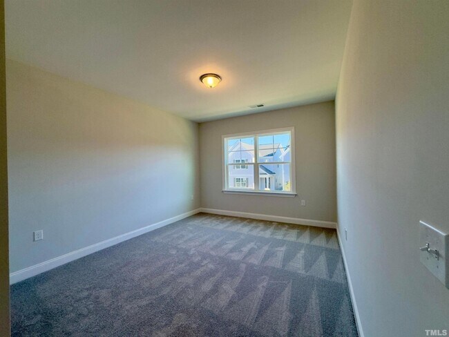 Building Photo - 321 Natsam Wds Wy