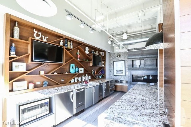 Building Photo - 441 E Erie St