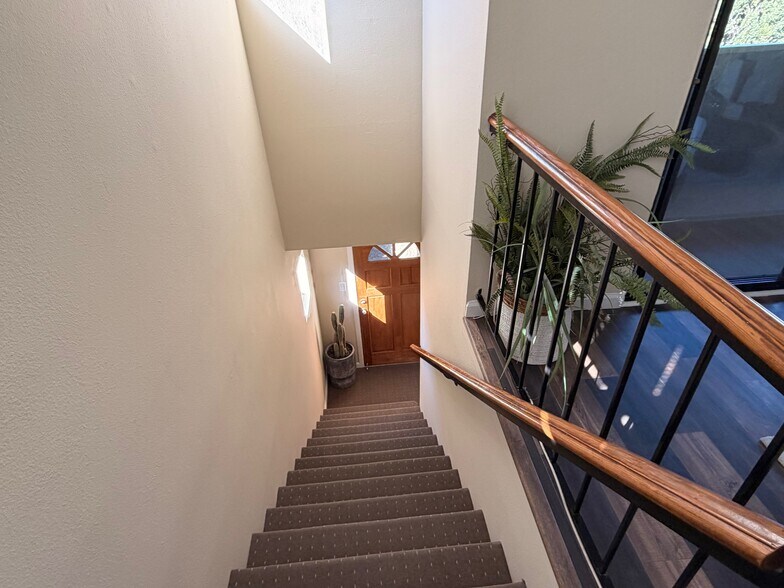 Building Photo - 1826 Silver Lake Blvd