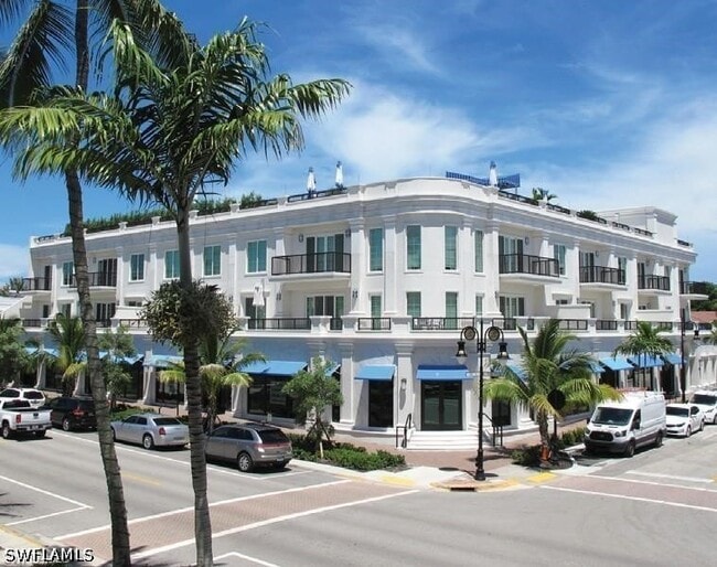 Building Photo - 2322 Butterfly Palm Dr