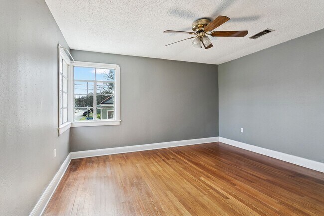 Building Photo - dsk638