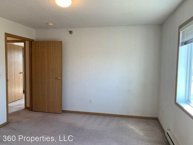 Building Photo - 4231 33rd Ave S