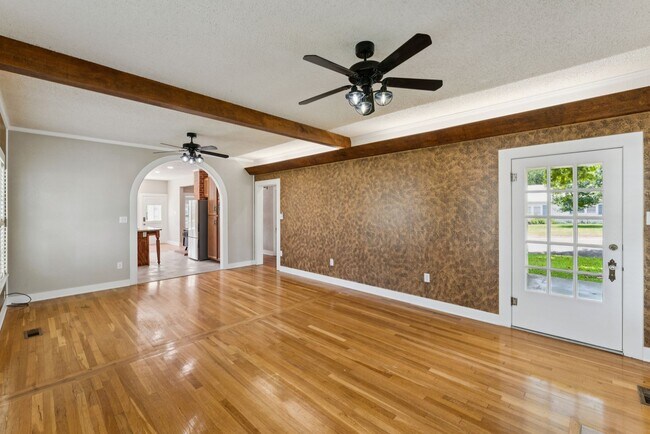 Building Photo - 3/2 Remodeled Home in Lampasas