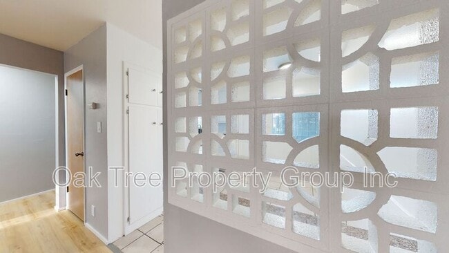 Building Photo - 2858–2860 Brookdale Ave