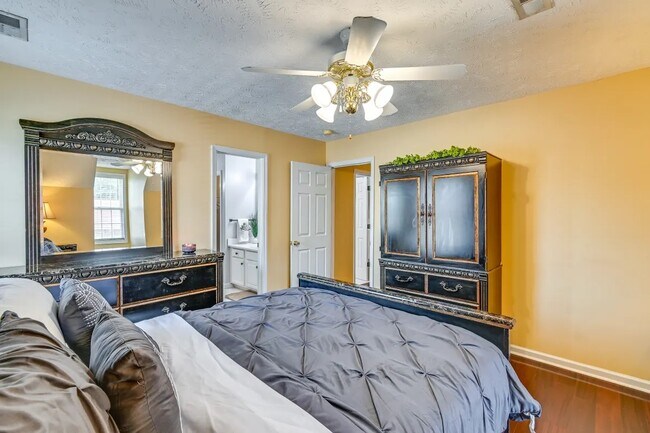 Building Photo - 1139 Curry Ford Dr