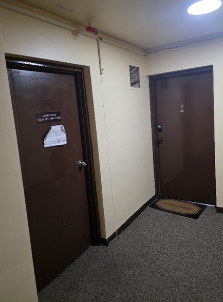 Building Photo - 9250 Edwards Way