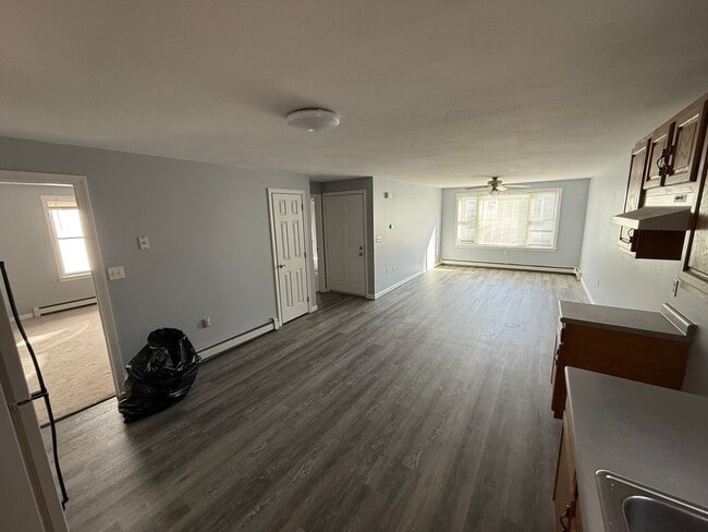 Building Photo - 570 Montgomery St