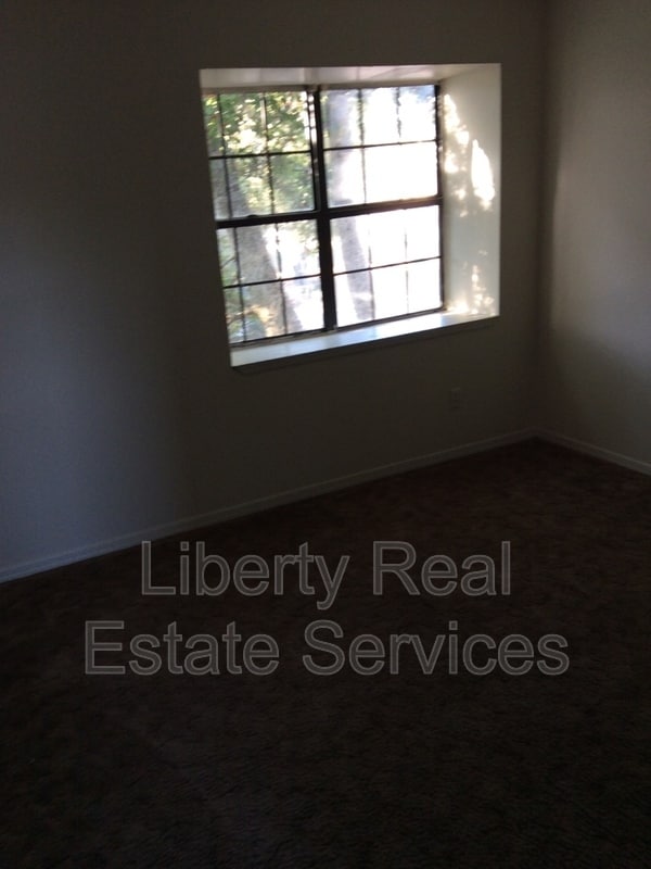 Building Photo - 814 Lesa St