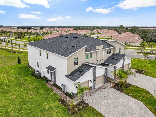 Building Photo - 1520 Oasis Club Blvd