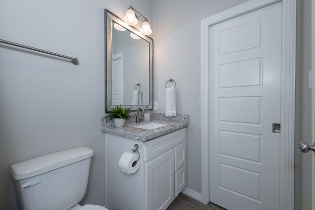 Building Photo - 4009 Oaklawn St