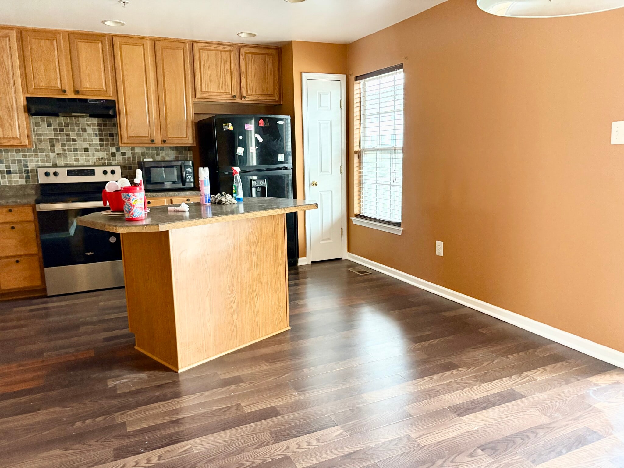 Building Photo - 927 Tipton Rd