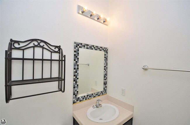 Building Photo - 682 Twilight Ct