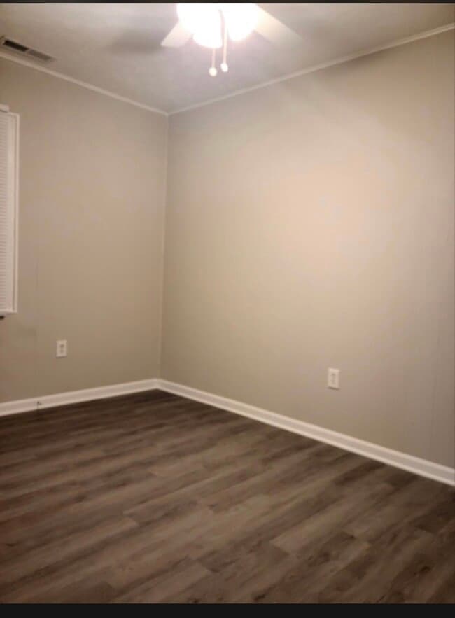 Building Photo - 98 Willarose Dr
