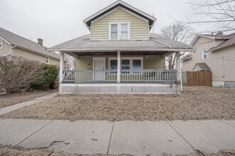 Building Photo - 814 22nd Ave